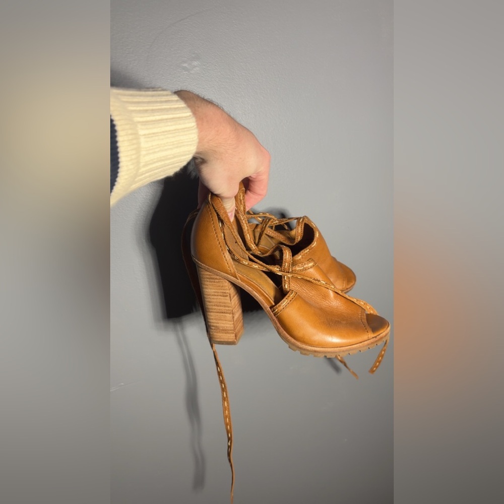 Frye Suzie Pickstitch Leather Booties Size 7 - Picture 2 of 6